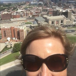 Meet your Posher, Laura c